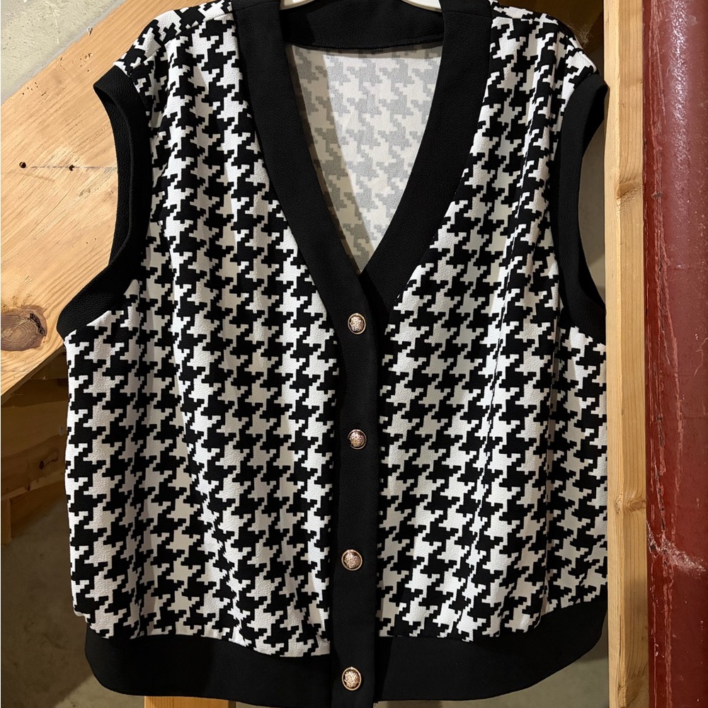 SHEIN Black and White Houndstooth Vest